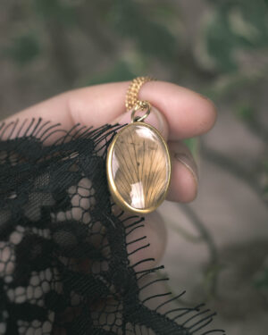 Poésie sous cloche - Médaillon laiton artisanal nature