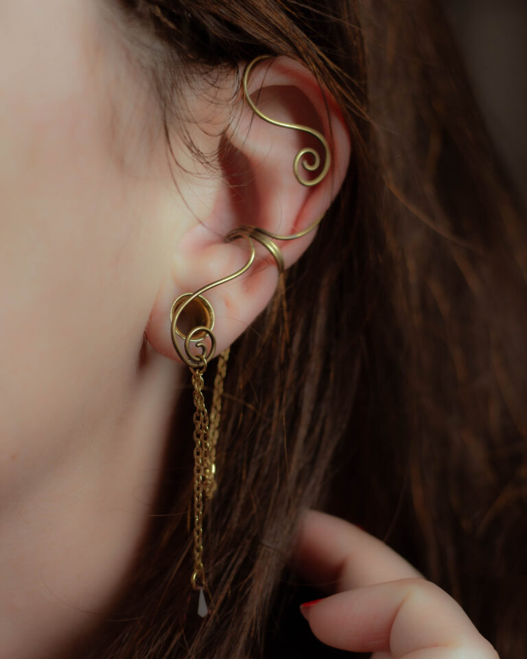 Décor d'oreille Liora en laiton