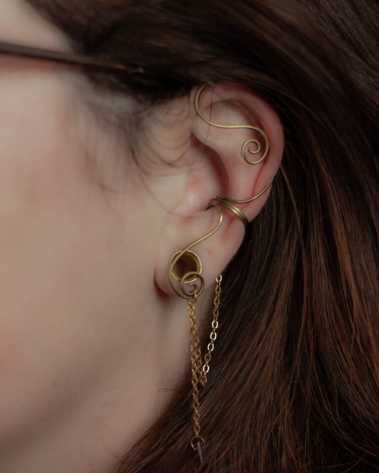 Décor d'oreille Liora en laiton