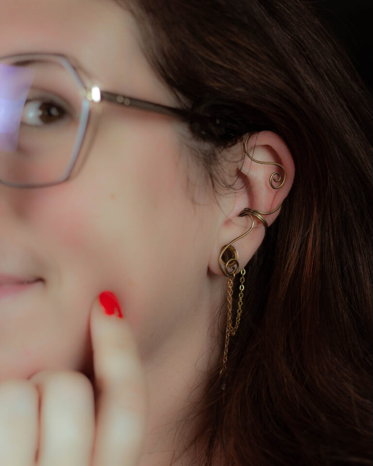 Décor d'oreille Liora en laiton