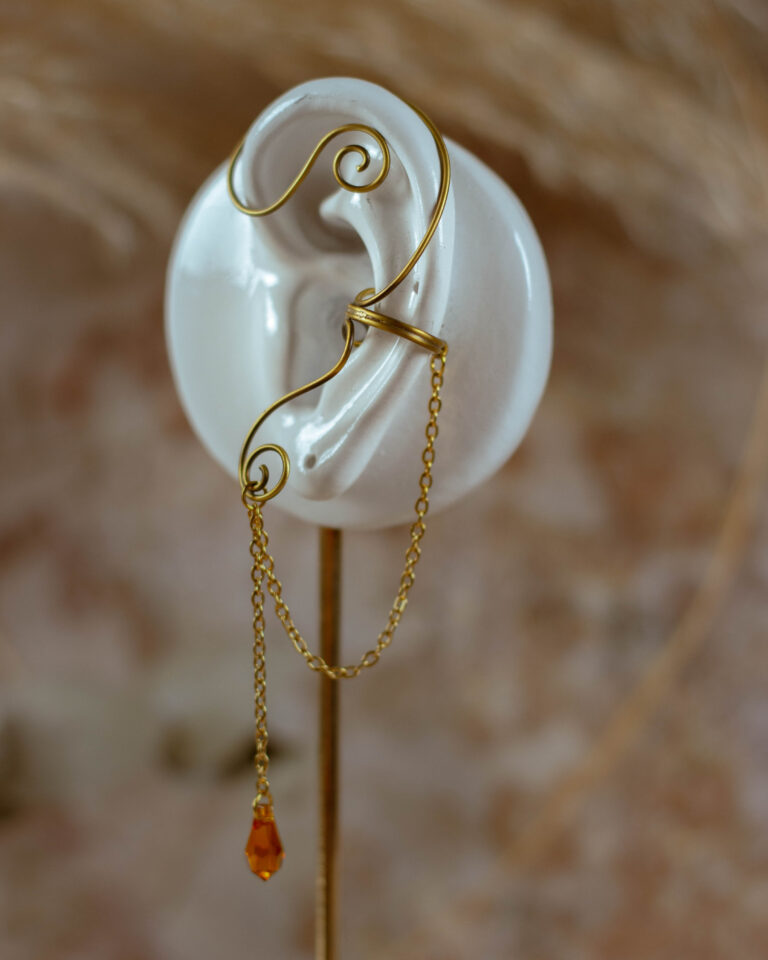 Décor d'oreille Liora en laiton