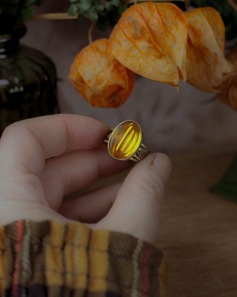 Bague citrouille laiton et verre ancien
