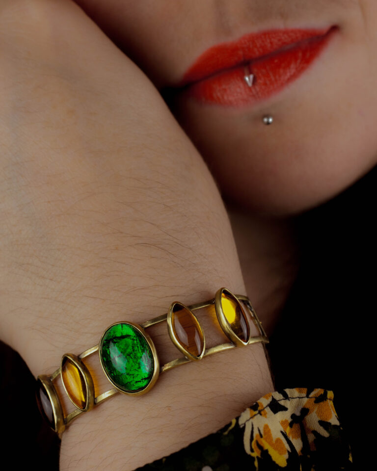 Bracelet artisanal unique en pierres de verre