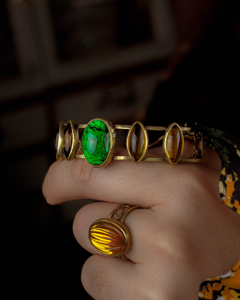 Bracelet artisanal unique en pierres de verre