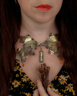 Collier plastron artisanal feuilles de chêne
