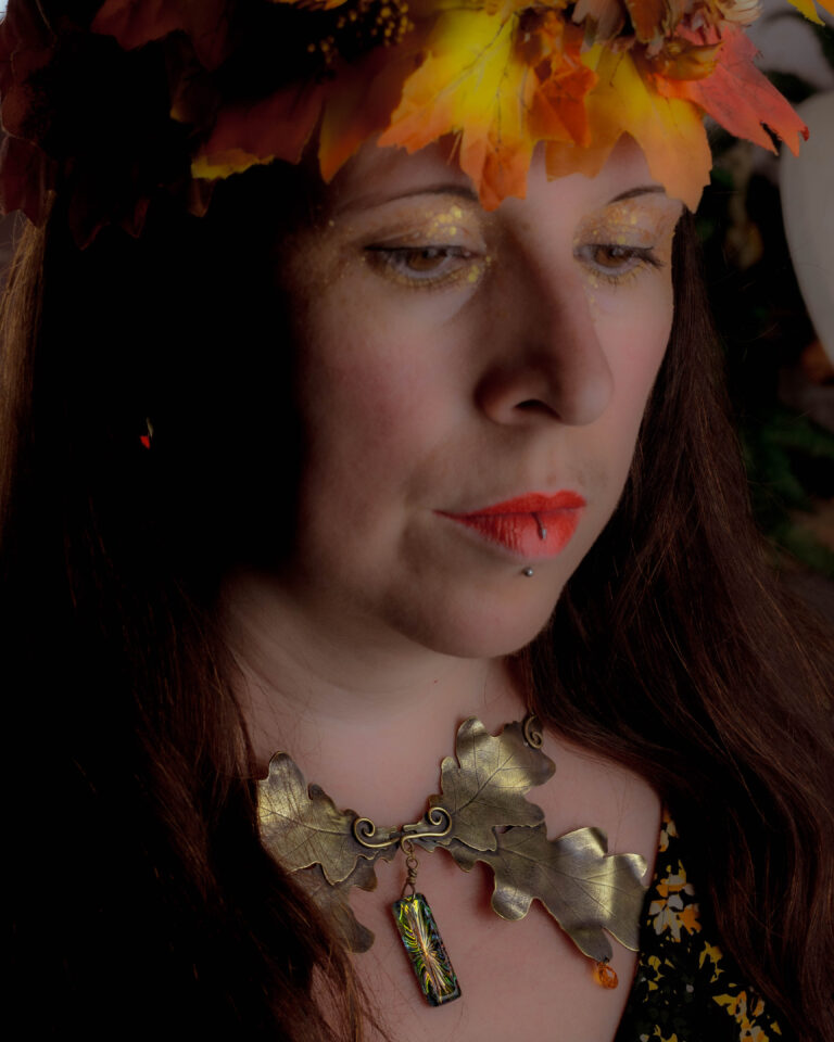 Collier plastron artisanal feuilles de chêne