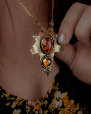 Collier artisanal feuille de lierre et pierres de verre vintage