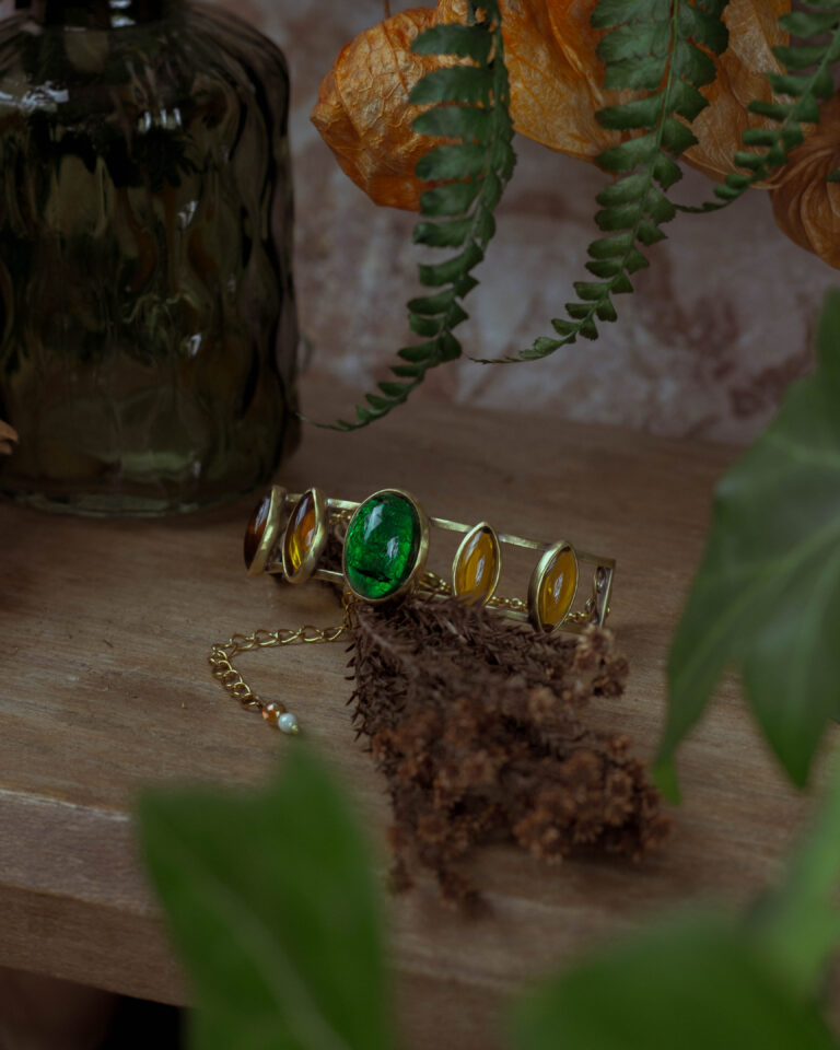 Bracelet artisanal unique en pierres de verre