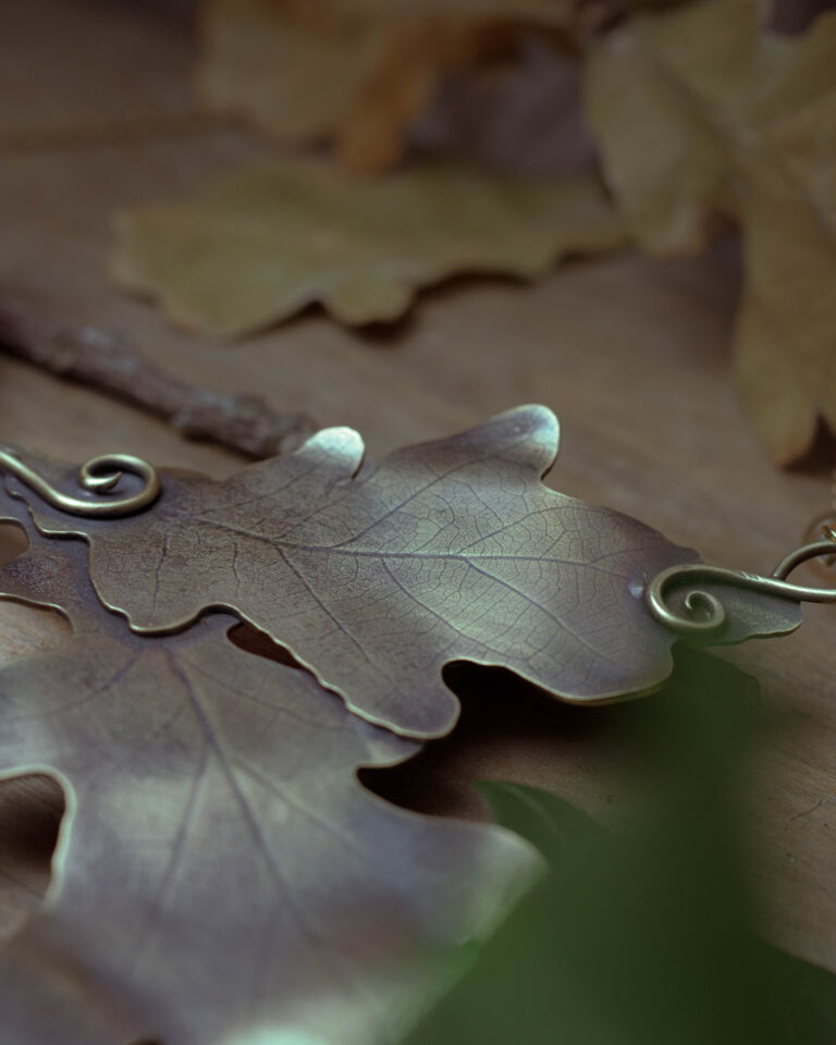 Collier plastron artisanal feuilles de chêne