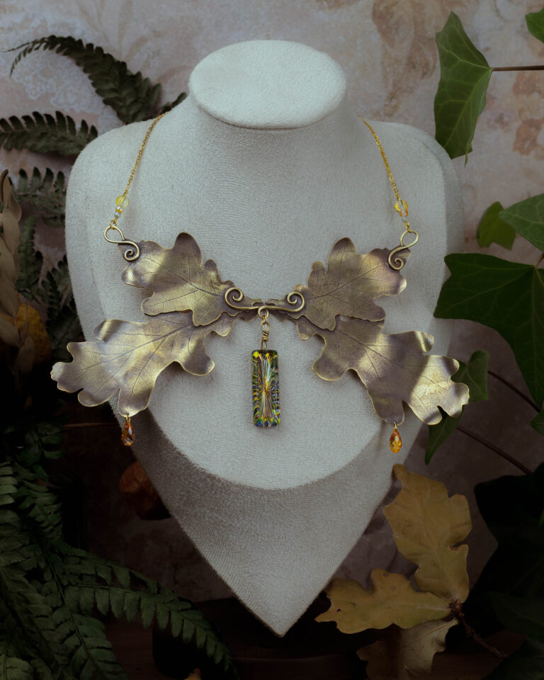 Collier plastron artisanal feuilles de chêne