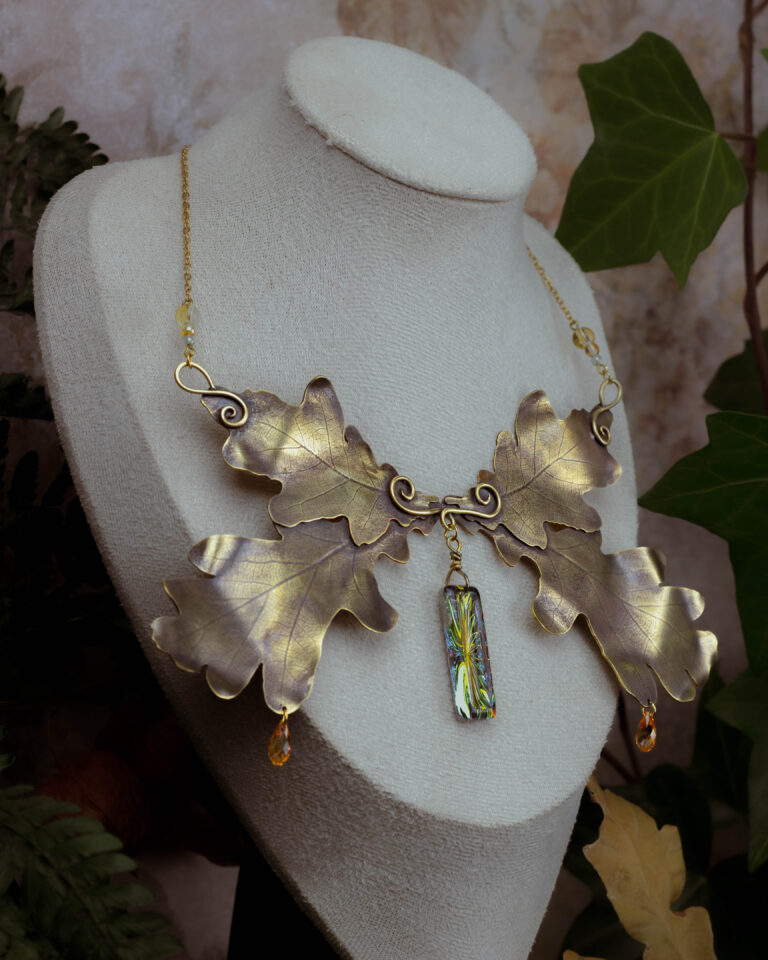 Collier plastron artisanal feuilles de chêne