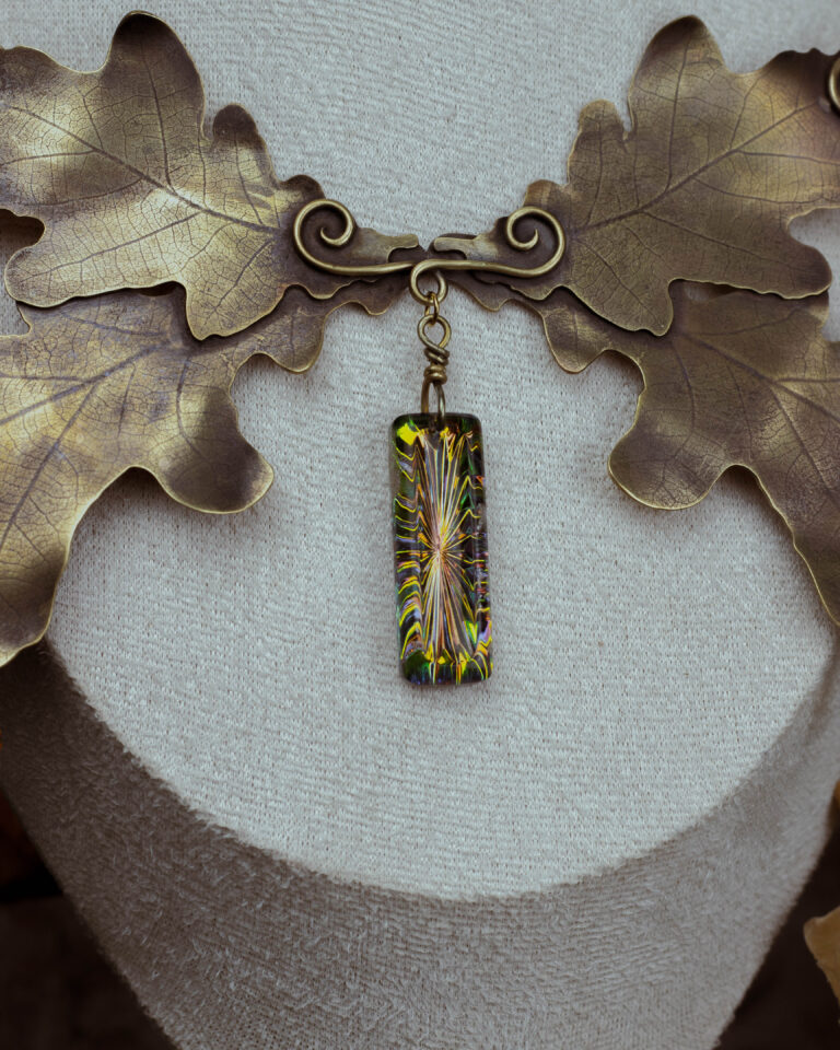Collier plastron artisanal feuilles de chêne