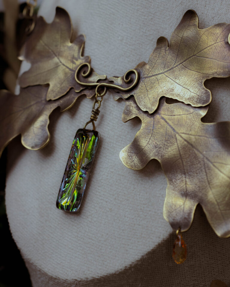 Collier plastron artisanal feuilles de chêne