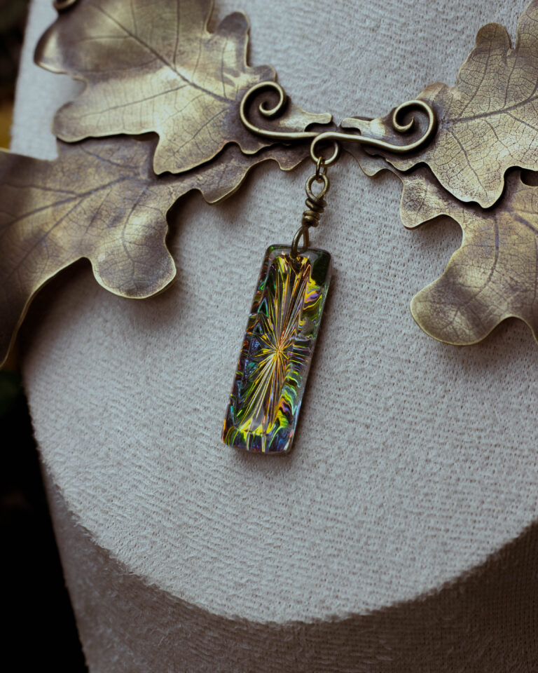 Collier plastron artisanal feuilles de chêne