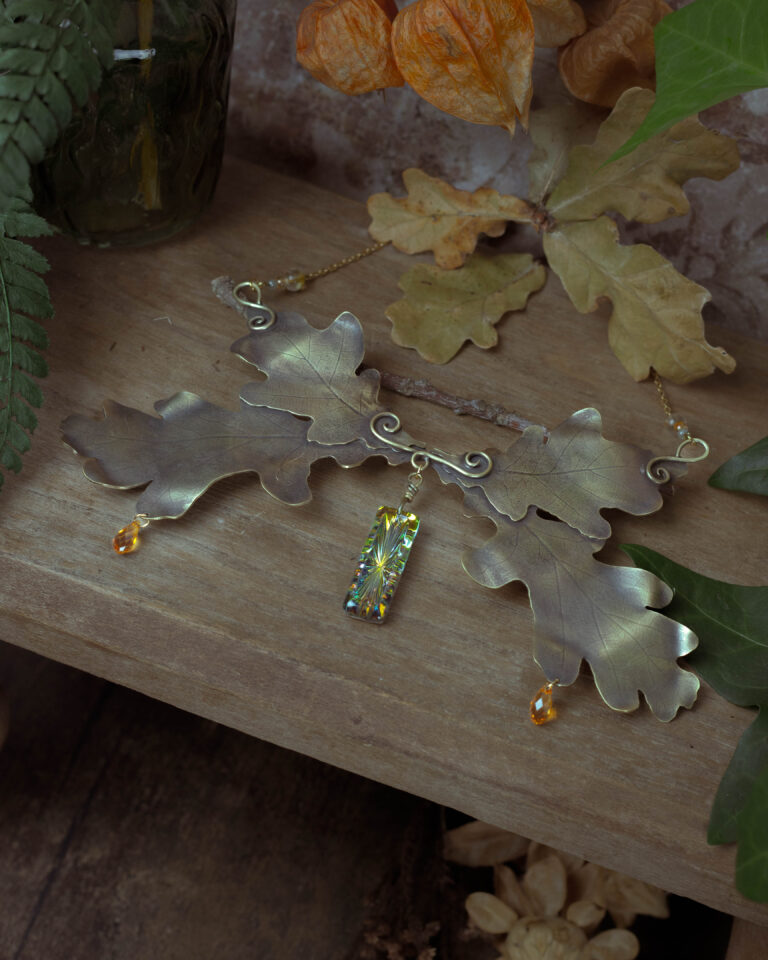 Collier plastron artisanal feuilles de chêne