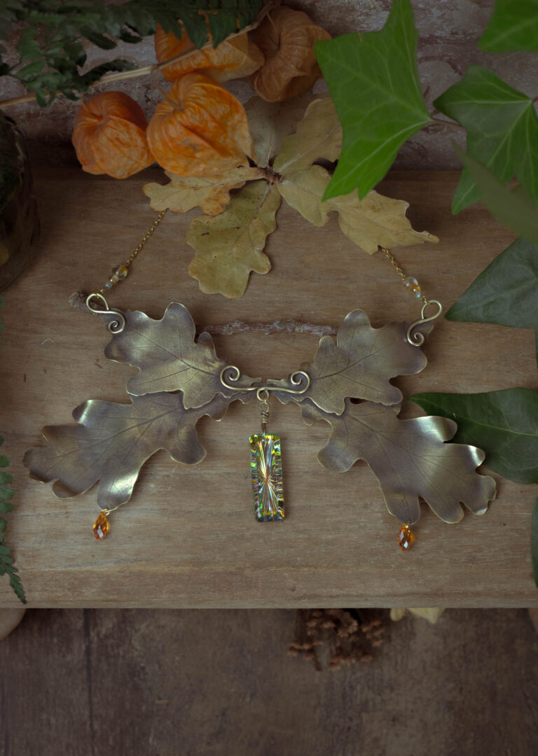 Collier plastron artisanal feuilles de chêne