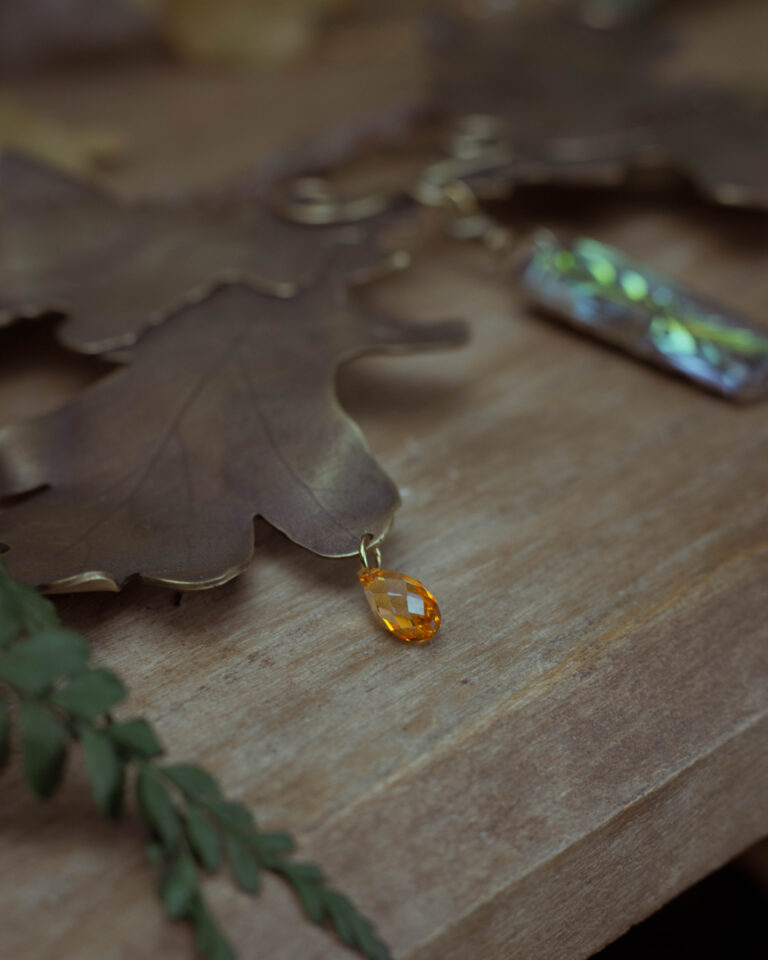 Collier plastron artisanal feuilles de chêne